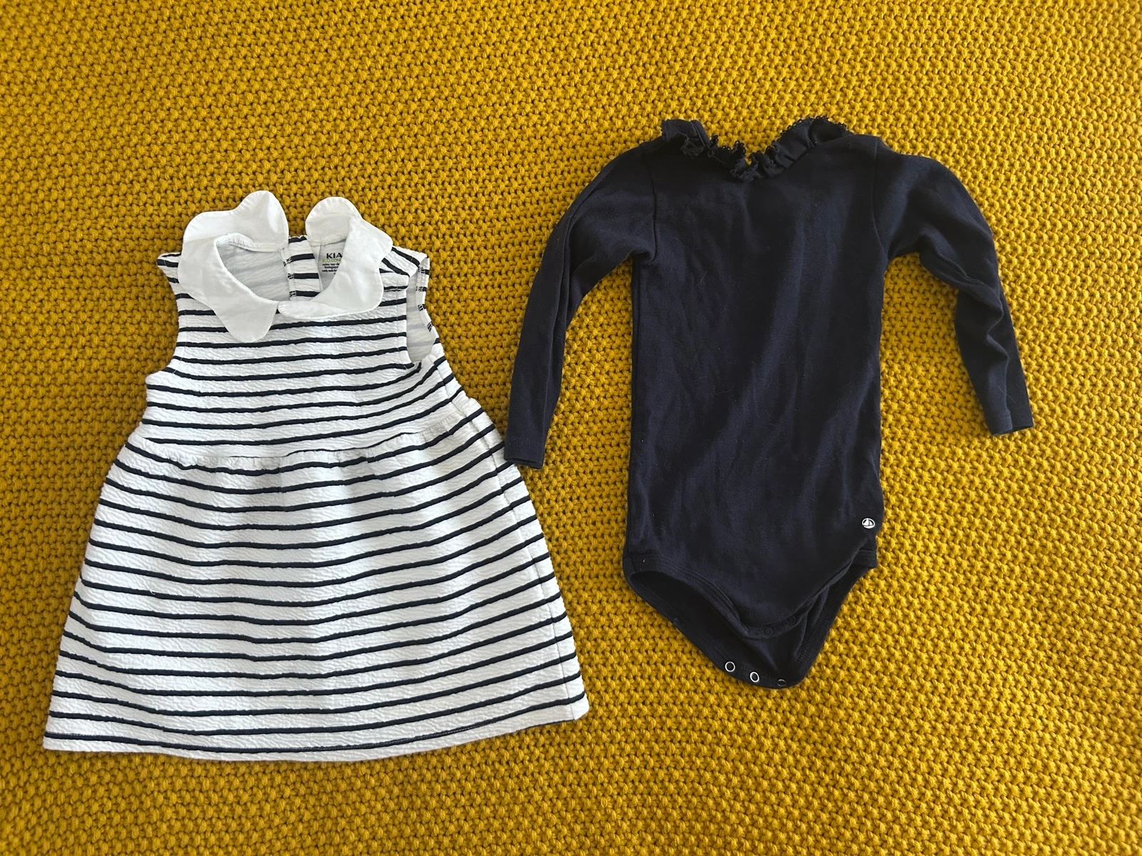 Lot robe marinière Kiabi et body col volanté Petit Bateau 18 mois (81cm)
